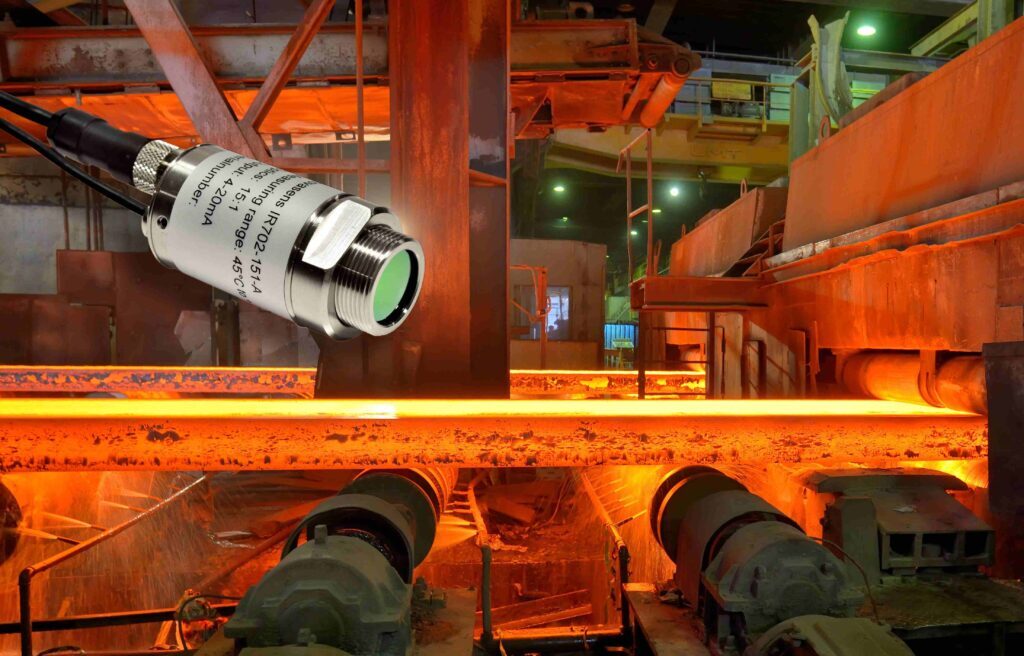 The IR702 pyrometer is designed for non-contact temperature temperature measurement for the following applications: Melting processes, molten steel, heat treatment/tempering, rolling processes, laser cutting processes, laser welding, welding processes, continuous casting, metal recycling, forming processes, sintering processes, die casting processes, steel rolling, brazing, monitoring of induction processes and induction heating.